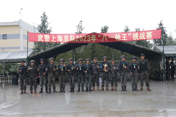 获奖参赛队员合影。