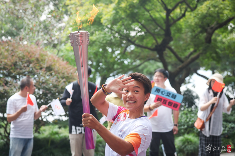 第103棒火炬手王霜。 第103棒火炬手王霜。