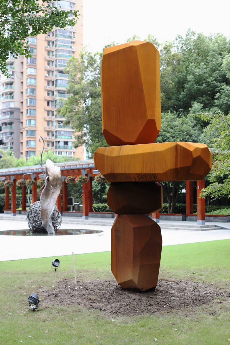 作品《重叠进化》。