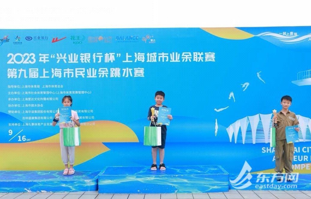 要出圈也要安全第九届上海市民业余跳水赛上爱好者花式炫技