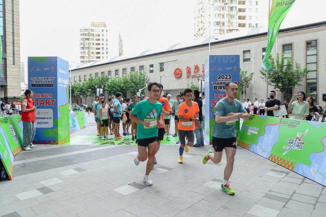 以垂直向上的力量点亮城市坐标 2023上海市民登高大赛从环球港双塔开启