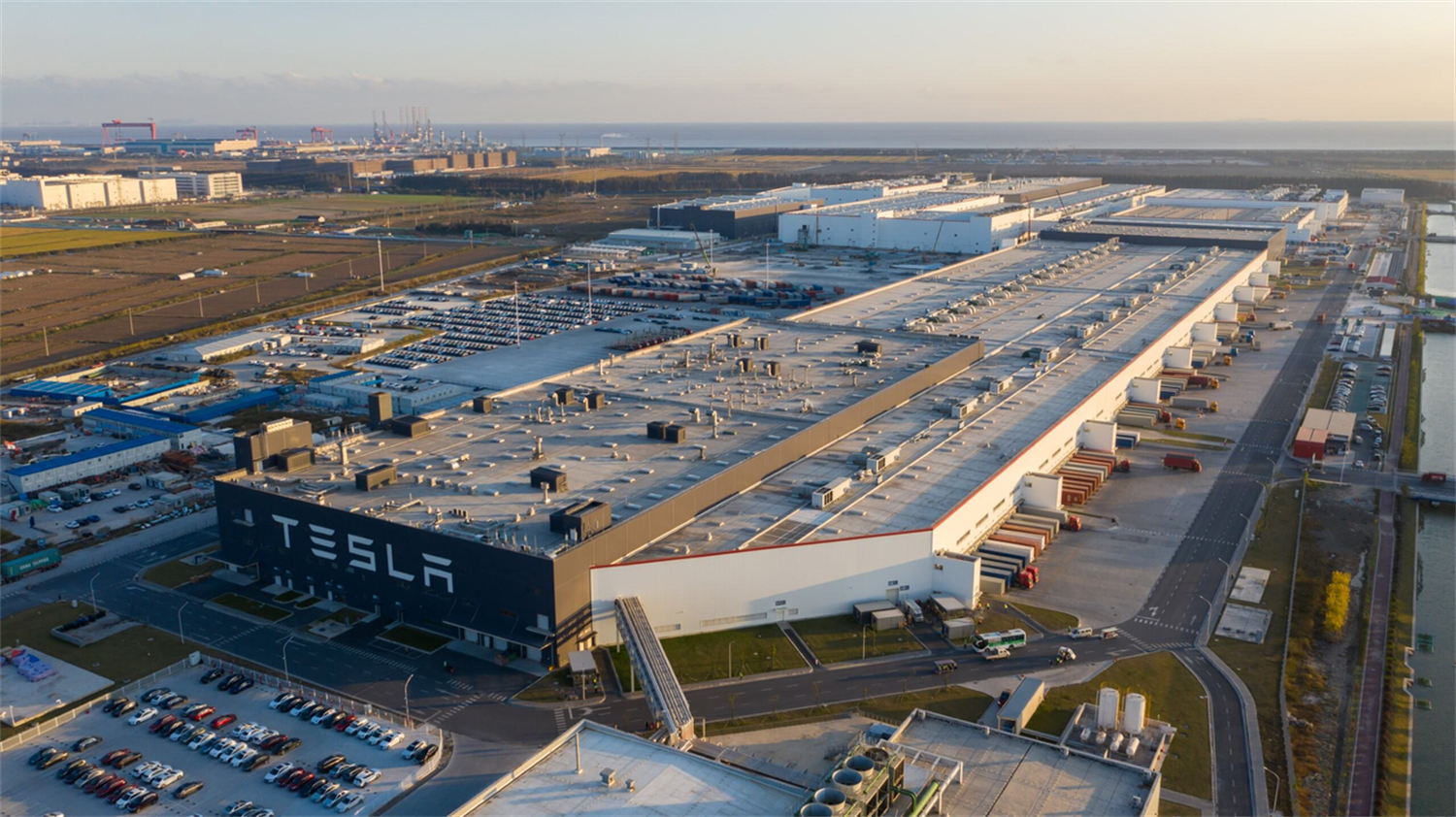 特斯拉全球第500万辆整车下线,来自上海超级工厂