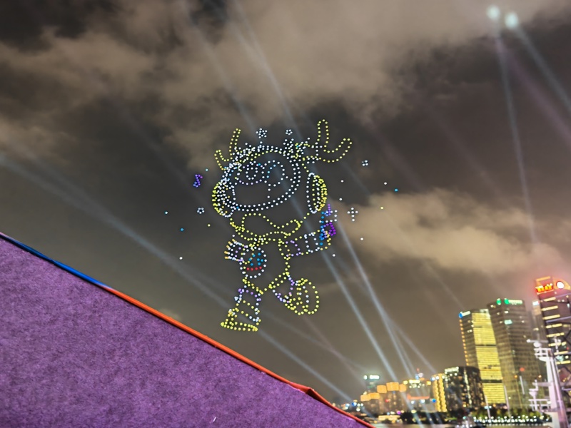 无人机组成的立体版“乐乐”。 李宝花 摄