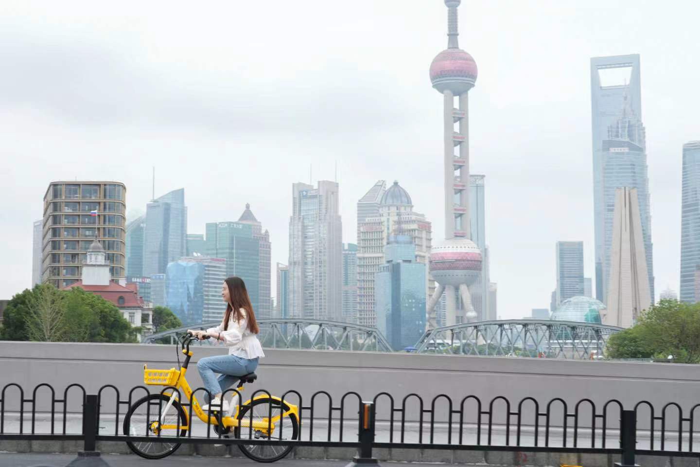 “梧桐区”串联起阛阓、餐饮、文旅等多种消费场景，初秋上海City Ride摄影暖度晋升