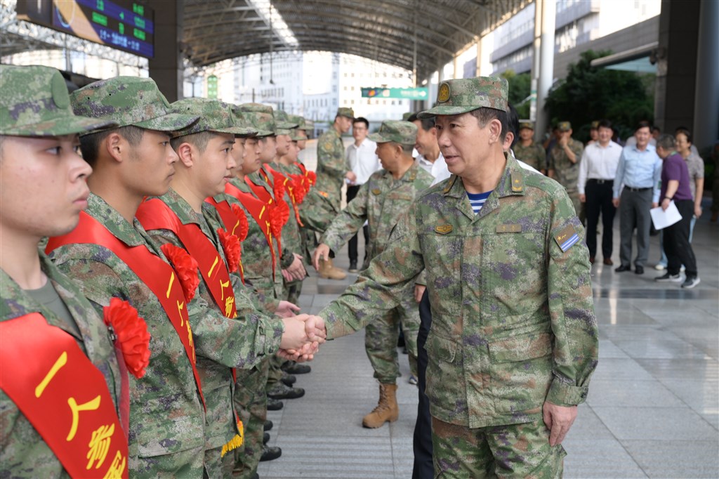 上海举办2023年下半年新兵欢送典礼  结业生占新兵总数75.6%立异高