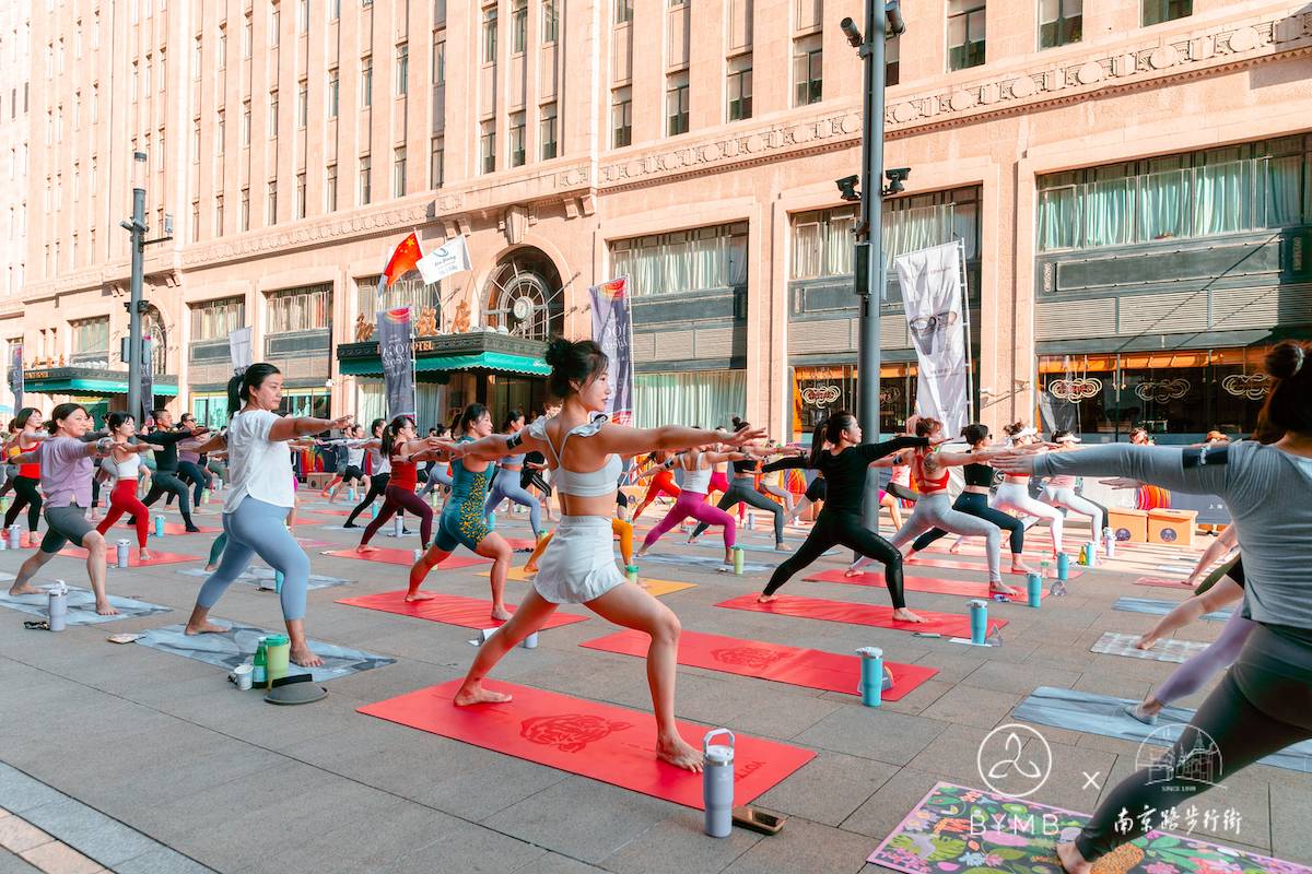 “瑜”见更好的自己！上海瑜伽生活节在南京路启幕