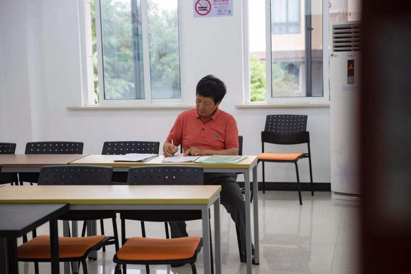 上海之歌| 上海竟有3100多行的叙事民歌？这位奉贤爷叔在自发传承