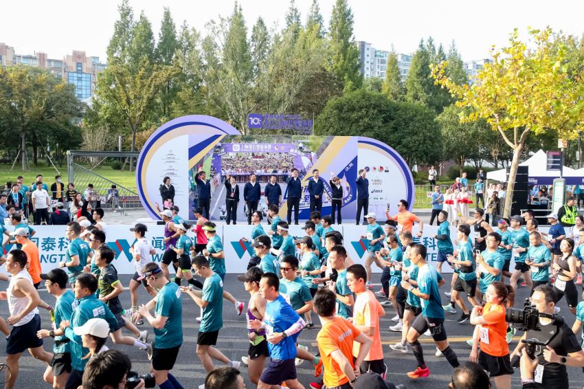 2023上海10公里精英赛今晨举行女子选手跑出一项赛会新纪录