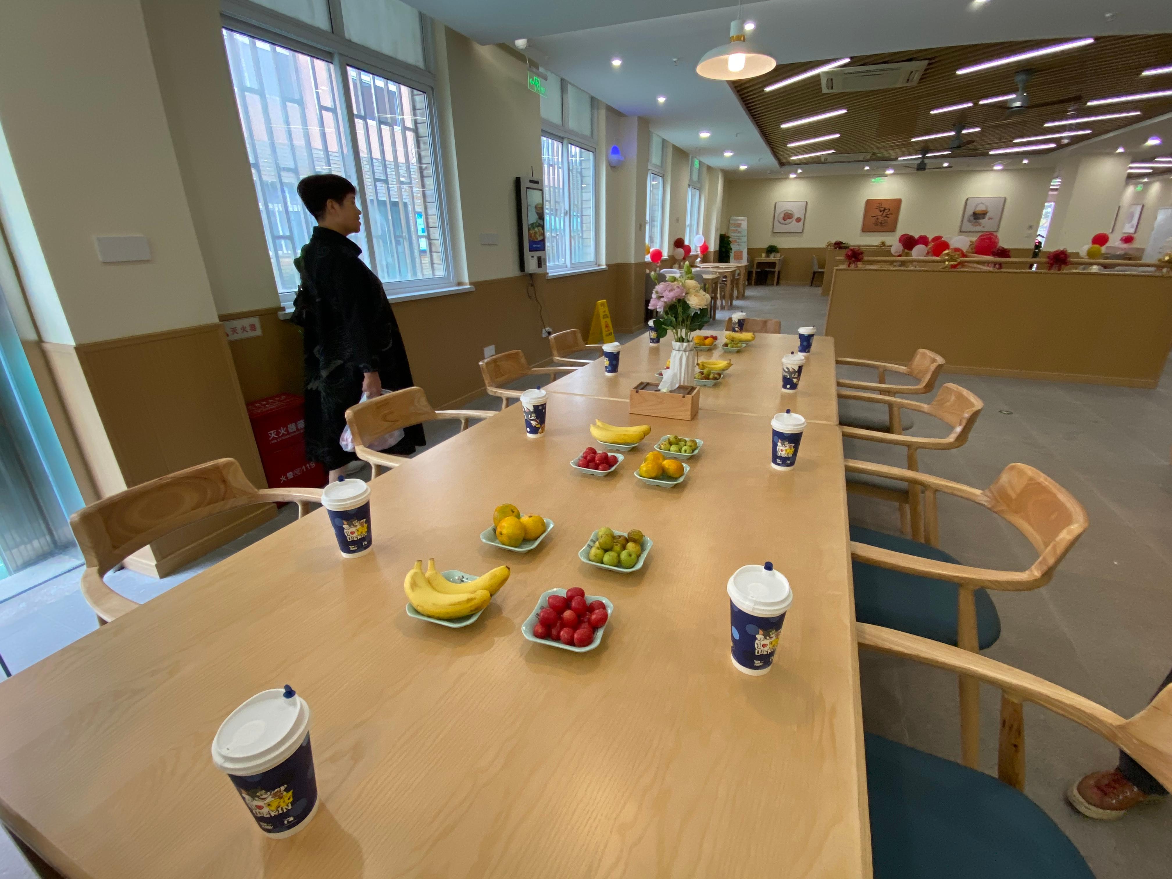 上海闵行浦江镇再开一家社区长者食堂，智能屏可显示菜品营养成分