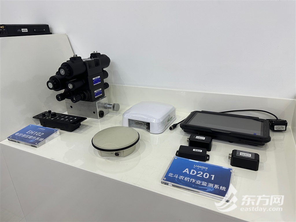 联适导航展示的北斗农机作业监测系统