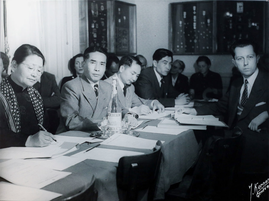 会联盟执行委员会会议,左一是时任中国红十字会会长的李德全女士