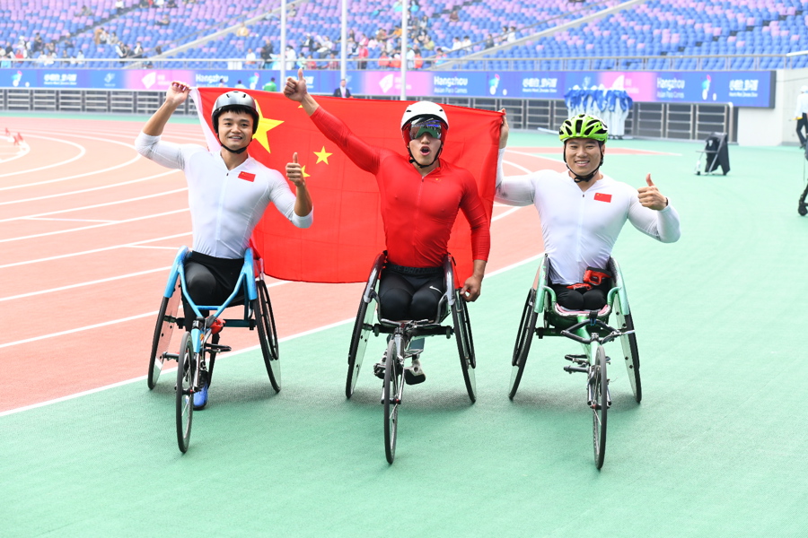 田径男子800米T54决赛中国队员 朱德春 摄