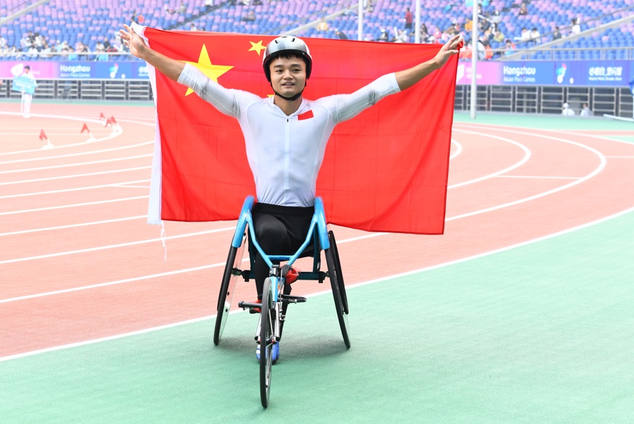 胡洋夺冠 朱德春 摄