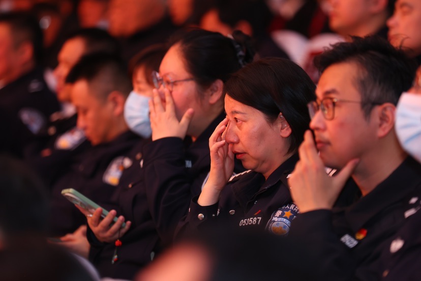 从警31年、奋战刑侦一线 青浦区举行俞雄辉同道进步前辈业绩鼓吹展现勾当