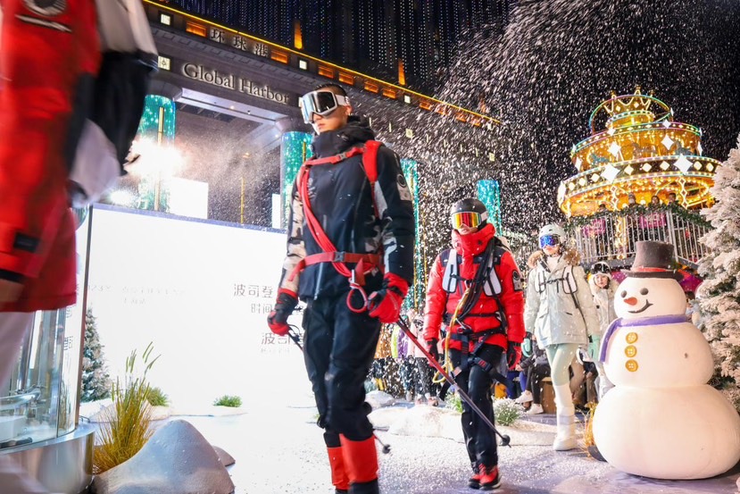 申城冬季消费新场景 这家阛阓开启“冰雪奇幻月”