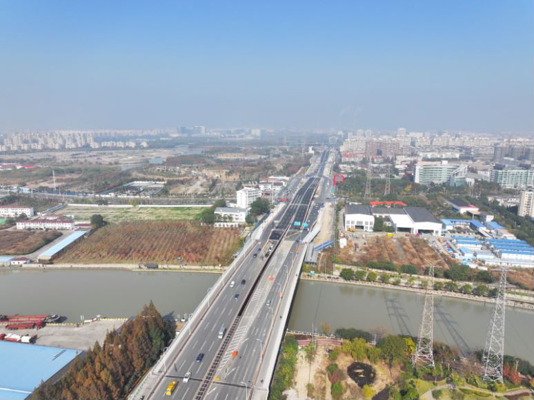 杨高北路（洲海路-金海路）改建工程嫡主线通车 20千米路通行由45分钟缩至20分钟