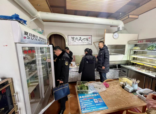 黑龙江省大箐山县市场监管局开展冬季旅游食品安全专项检查 1116