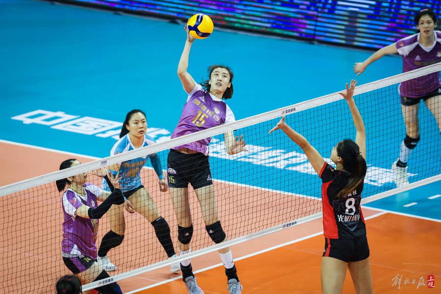 天津女排捧起队史联赛的第16冠,李盈莹获得排超mvp