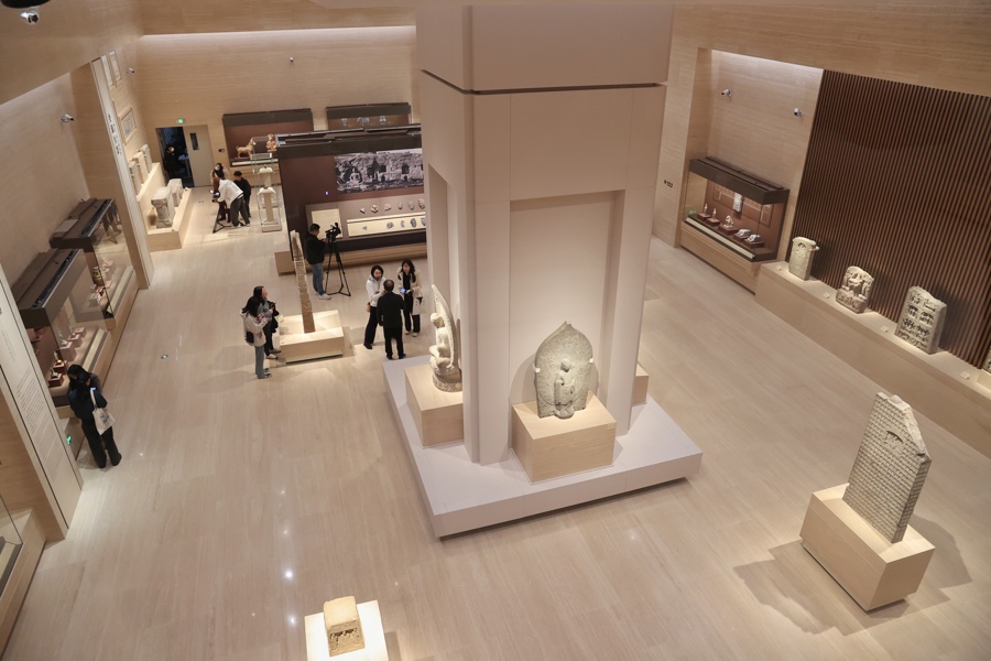 云冈石窟造像残件首次亮相,上博东馆中国古代雕塑馆今起试开放