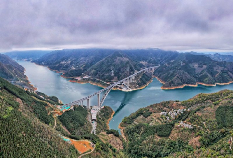 红水河龙滩图片