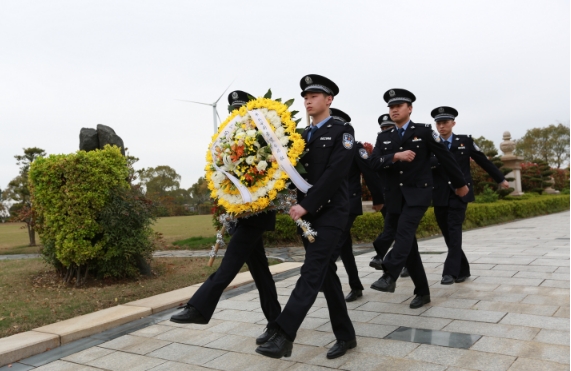奉贤分局在海湾寝园开展清明缅怀纪念活动