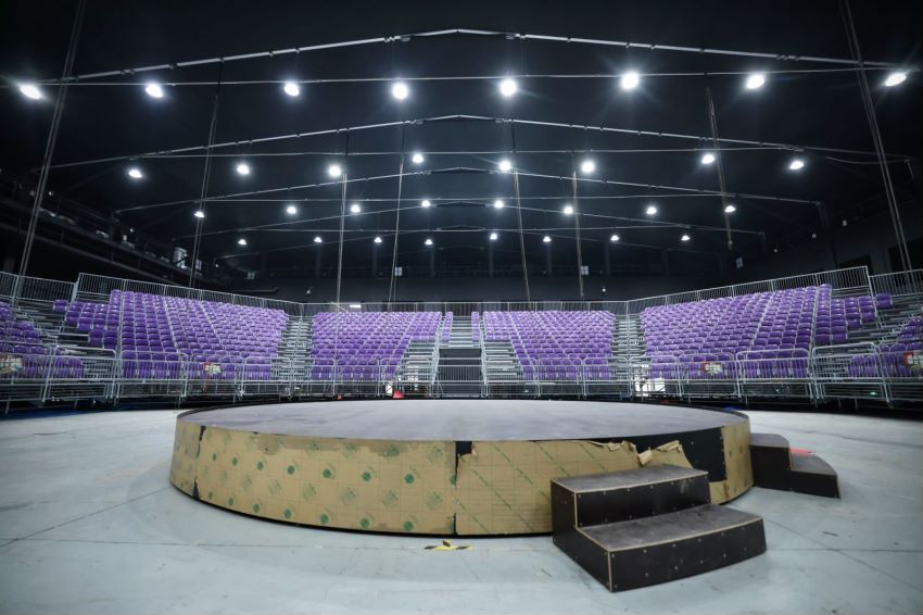 申城奥运会资历赛园地建设已经实现四分之三 正在安装望台座椅