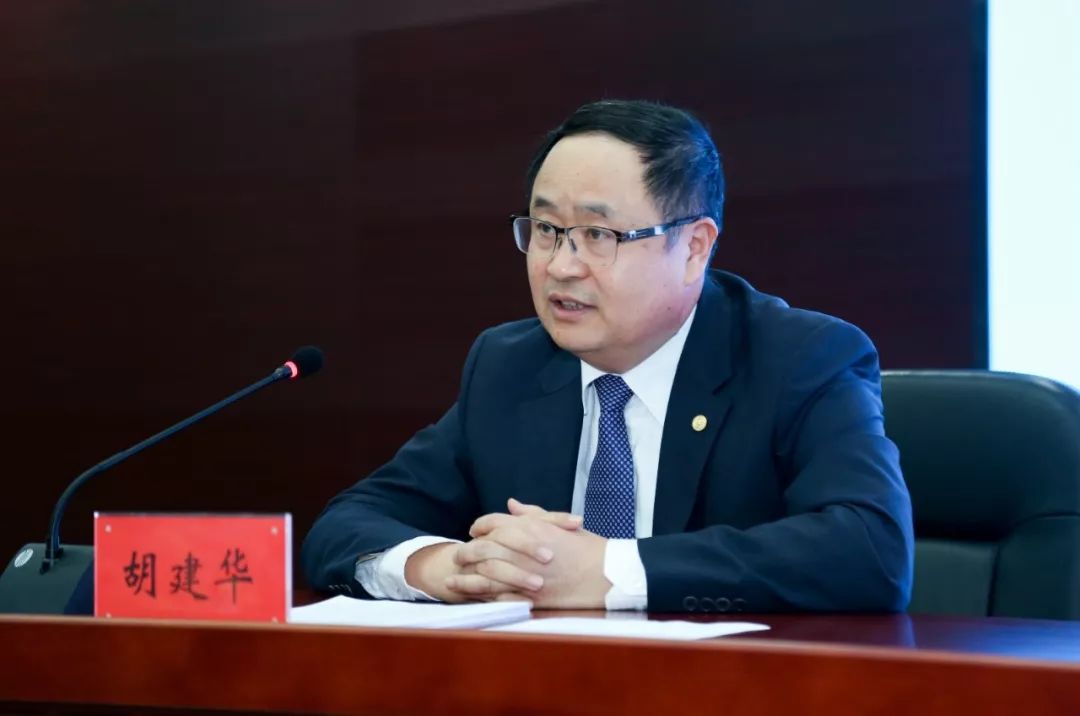 胡建华谈一带一路:战场建功立业 方显英雄本色