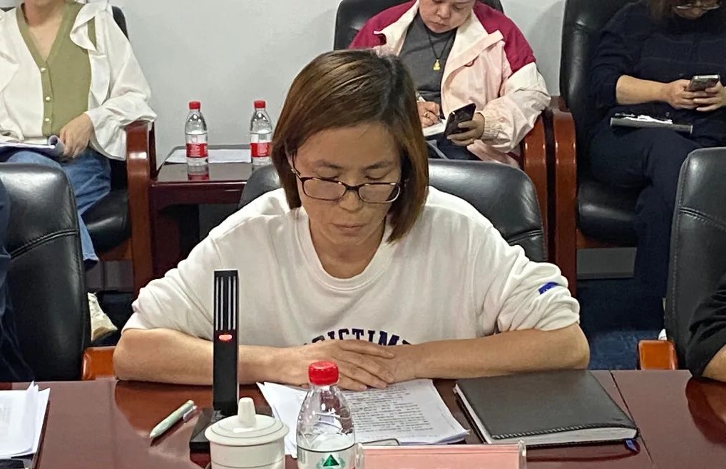 (区房管局副局长周海峰部署2024年"两旧一村"改造及加梯工作)区房管局