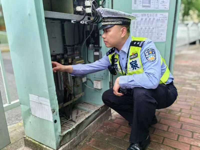 上海警方开展第十一次"砺剑"行动:检查全市百余处高考