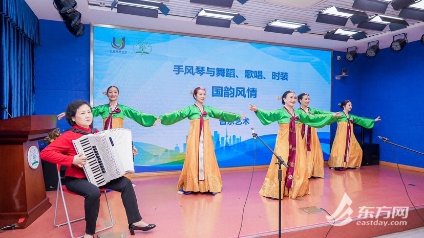 上海老年年夜黉舍园开放日：学习之光，点亮金色韶华