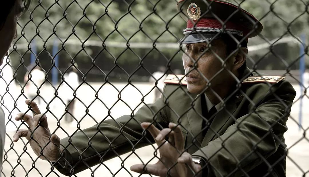 影片中陈道明饰演的养父把方登当掌上明珠,是孩子一生中最坚定的支持