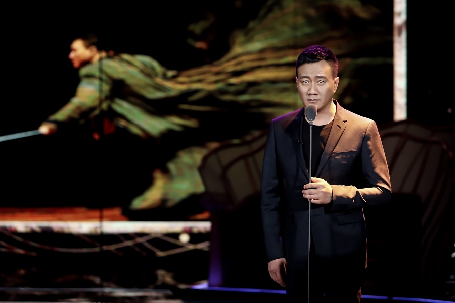 作为首席声咖,胡军有着多年的话剧舞台表演经验,同时众多影视作品中均