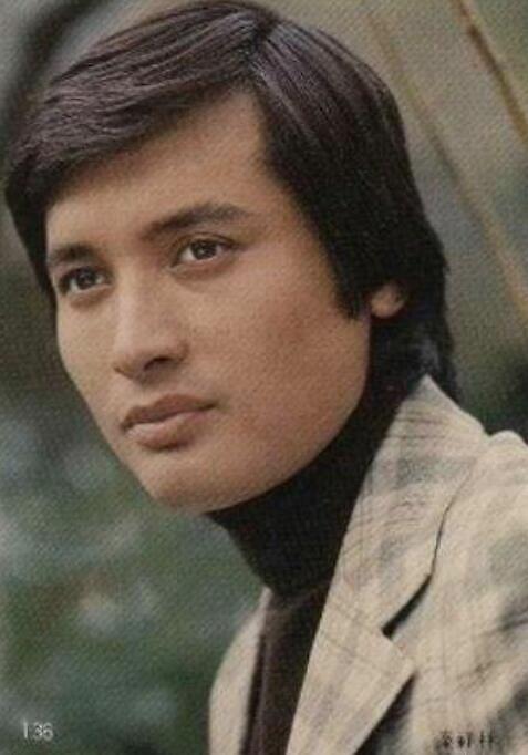 林青霞前男友近照曝光,曾两获金马影帝,如今72岁定居美国