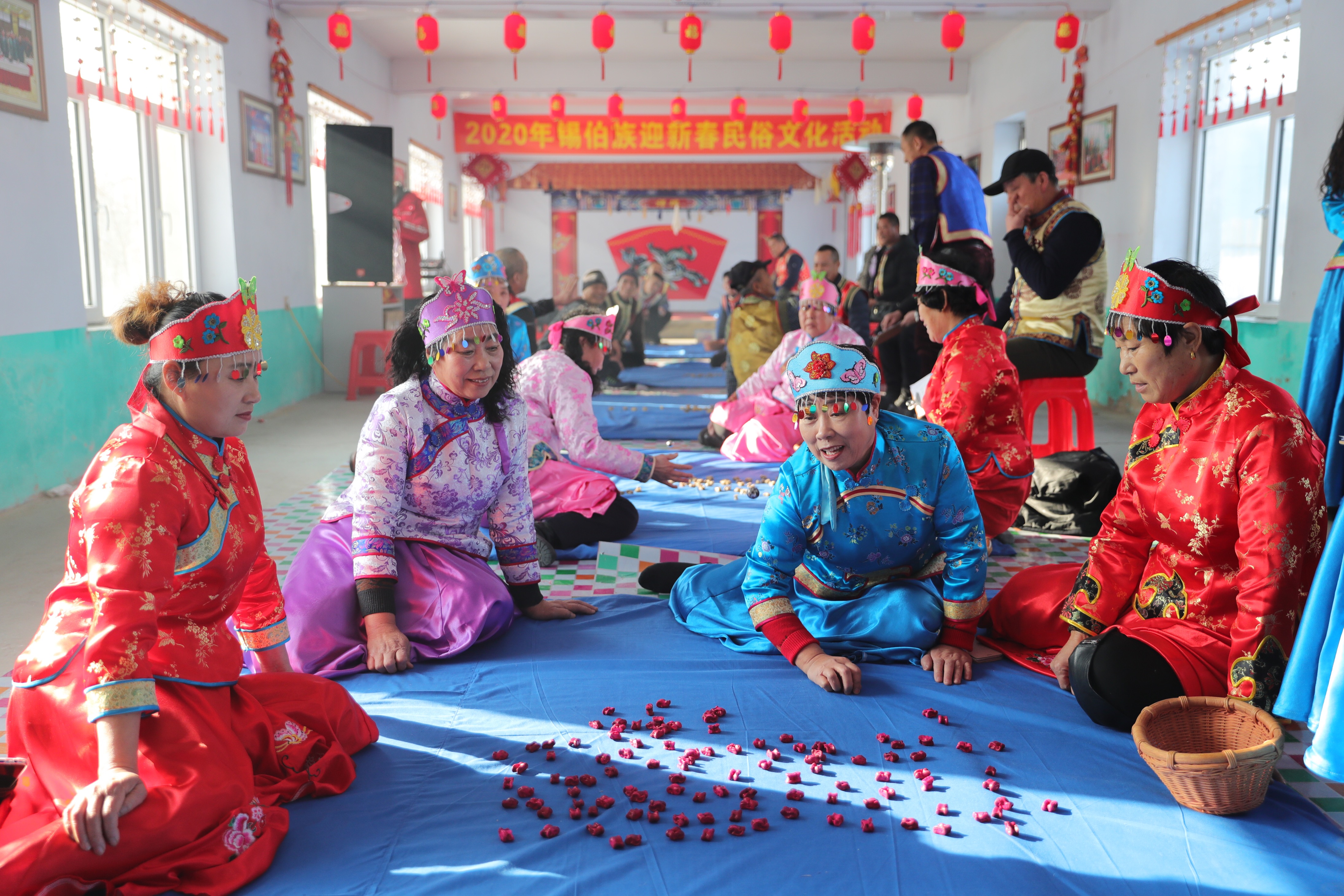 抓"嘎拉哈"抓出新年福气—沈阳锡伯族群众传承300多年民俗游戏迎春