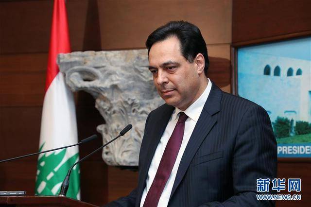 1月21日，在位于黎巴嫩首都贝鲁特东南的总统府，黎巴嫩总理哈桑·迪亚卜举行记者会。新华社 图