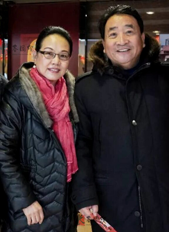 姜昆69岁妻子近照曝光,端庄优雅气质好,文艺范十足