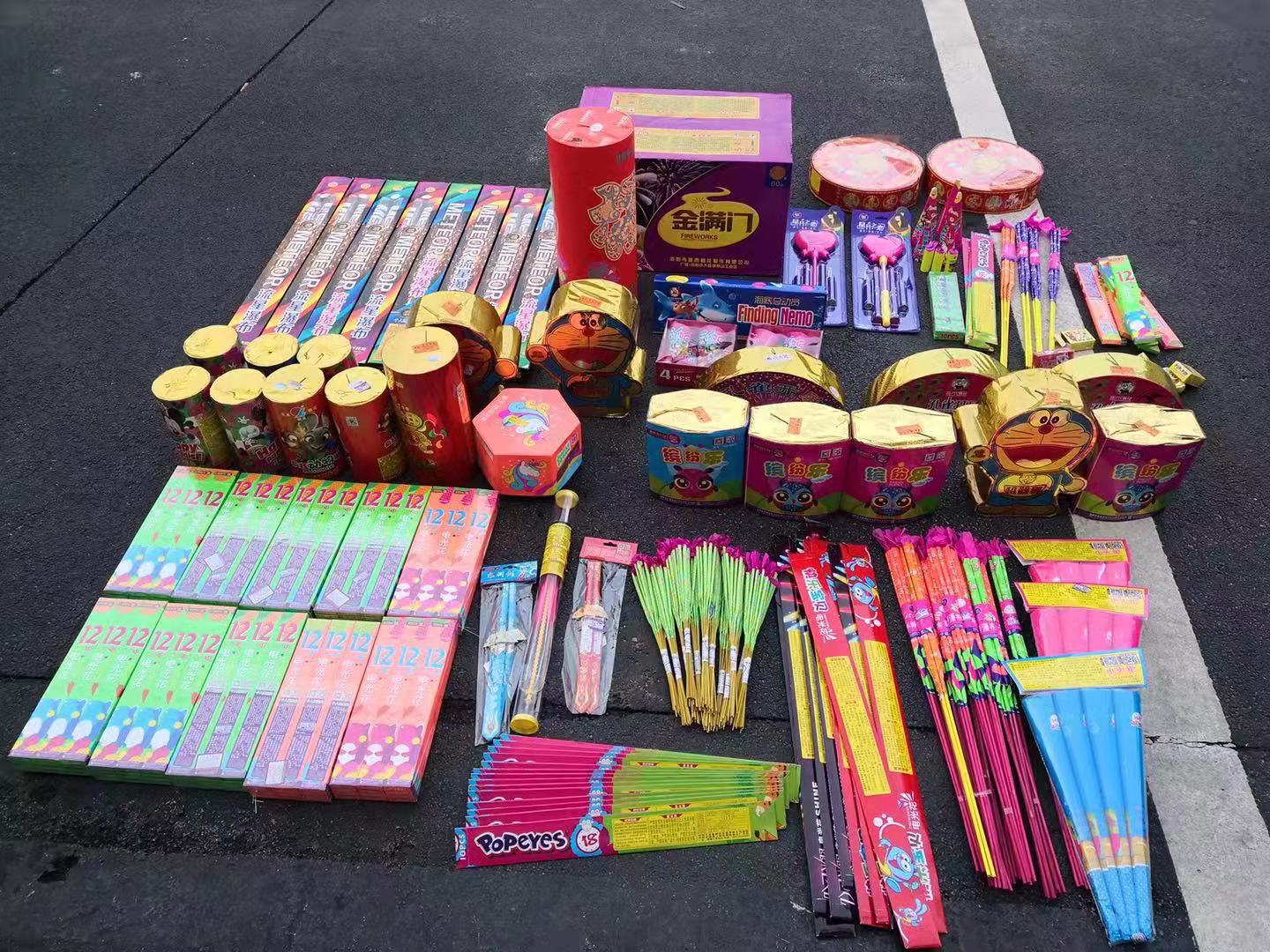 朋友圈售卖烟花爆竹被查处