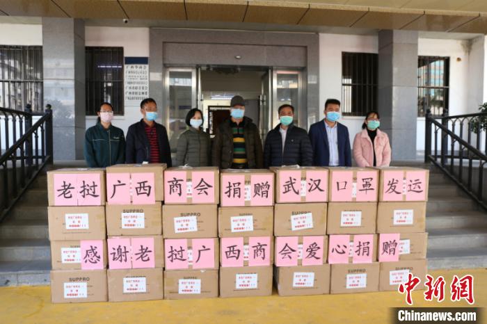 老挝桂籍侨胞众筹14万个医用口罩支援抗疫前线