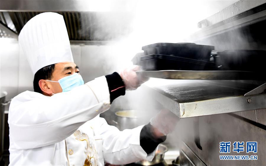 （聚焦疫情防控·图片故事）（4）一份爱心便当的“前线”故事