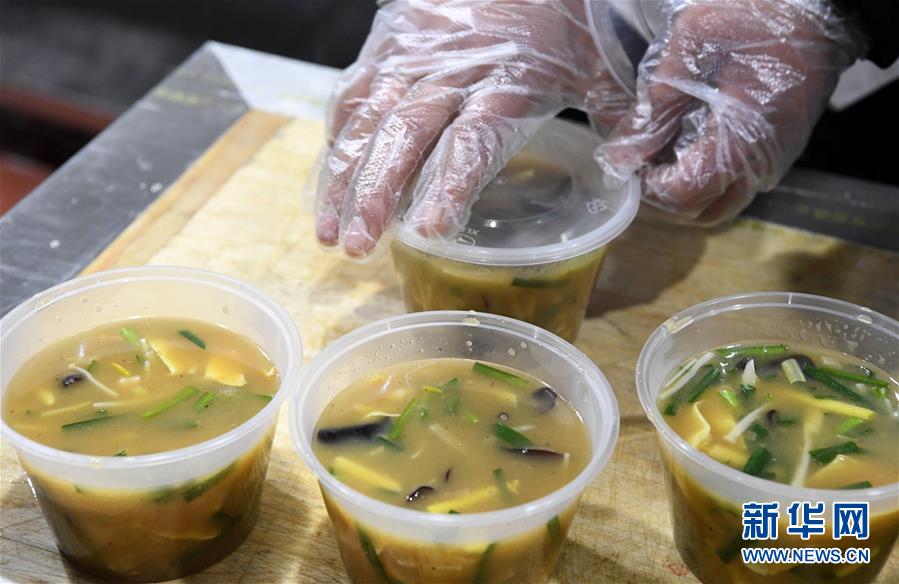 （聚焦疫情防控·图片故事）（6）一份爱心便当的“前线”故事