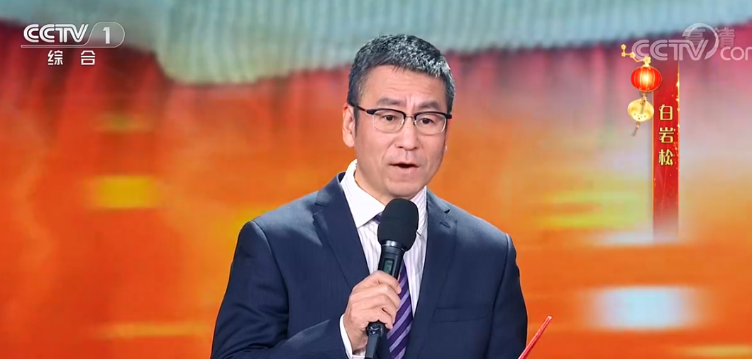 水均益等央视主持人表演诗朗诵 白岩松再次写台本