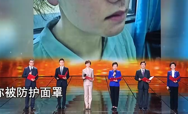 水均益等央视主持人表演诗朗诵 白岩松再次写台本