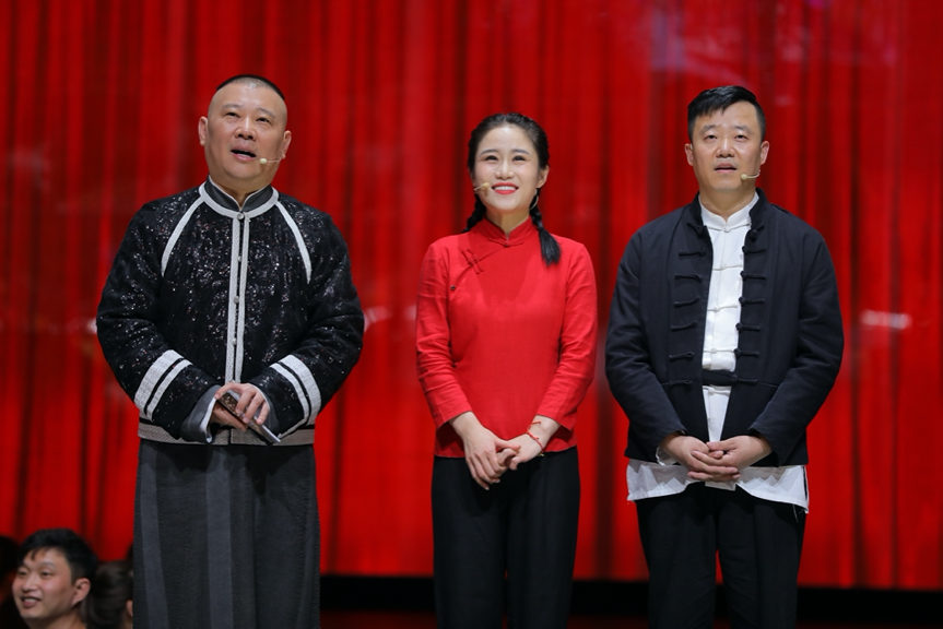 剧场喜剧人白鸽与搭档郭金杰,上演反转不断的戏班爱情故事