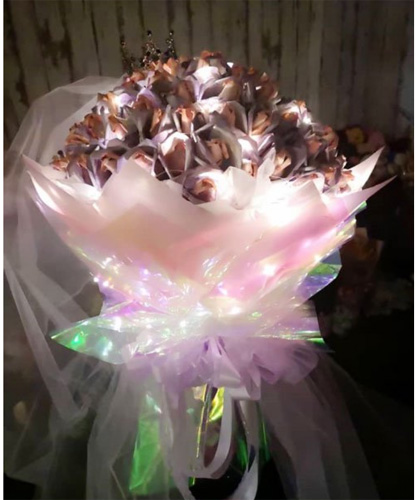 2万林吉特现金化纸钞玫瑰 马来西亚华裔情人节送爱人