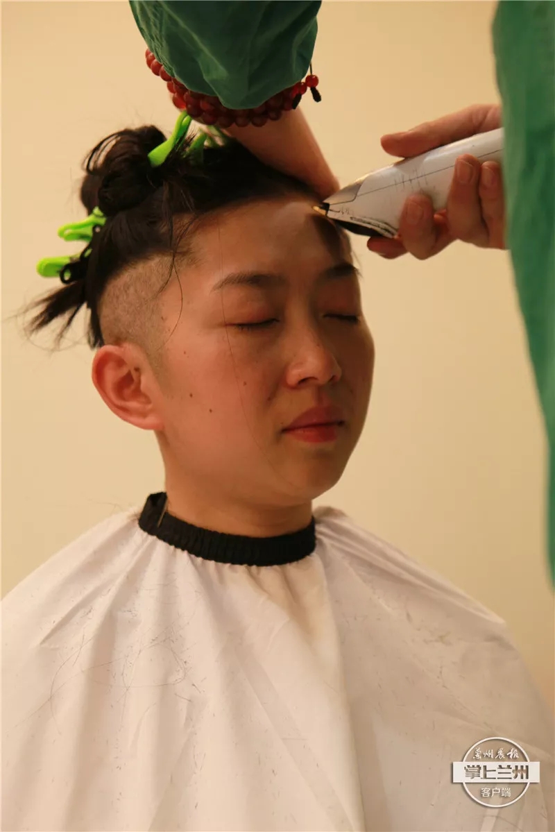 出征!67她们相约剪去了秀发