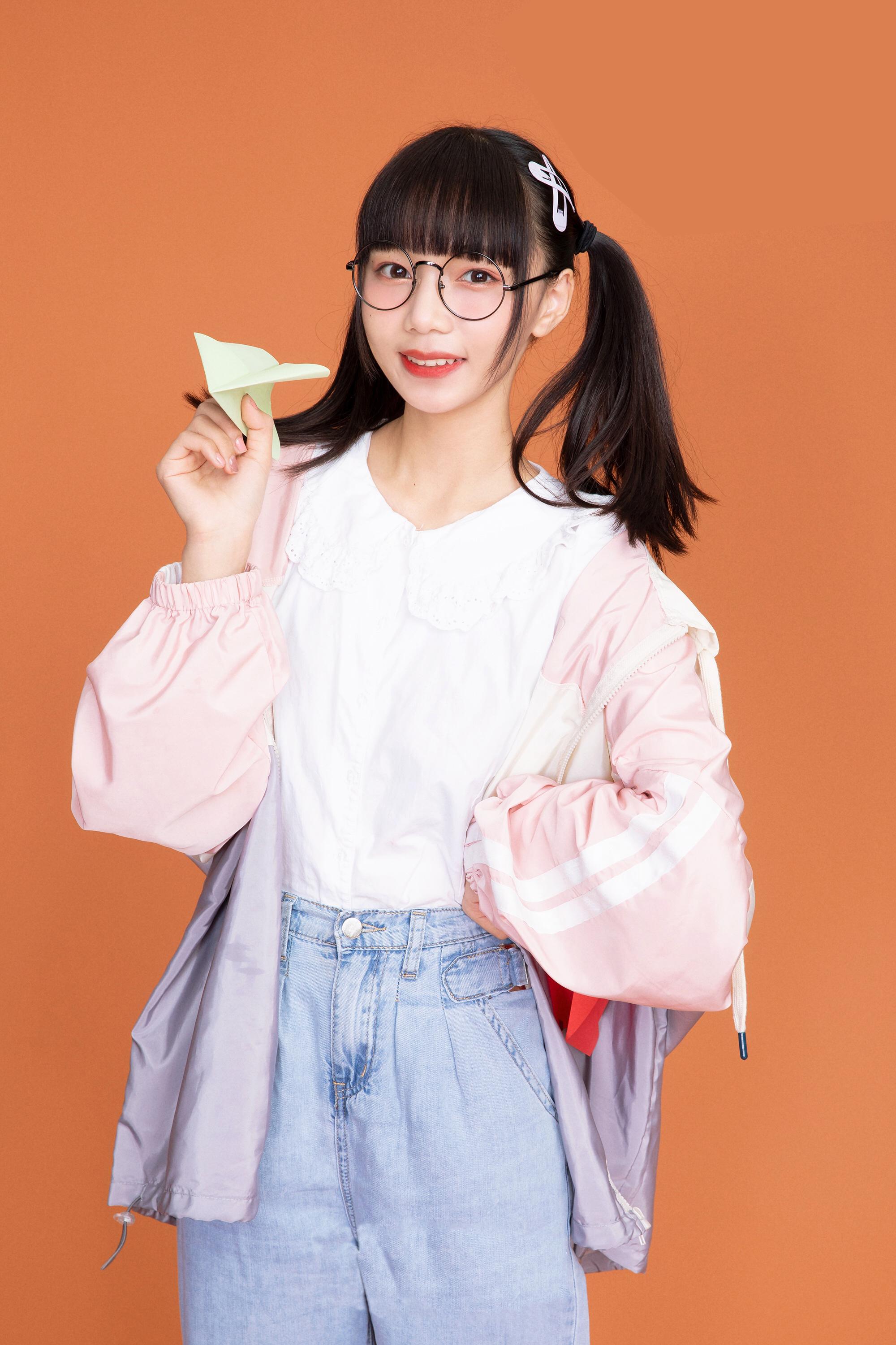 网易娱乐2月20日报道近日,来自组合akb48 team sh的沈莹和胡馨尹因