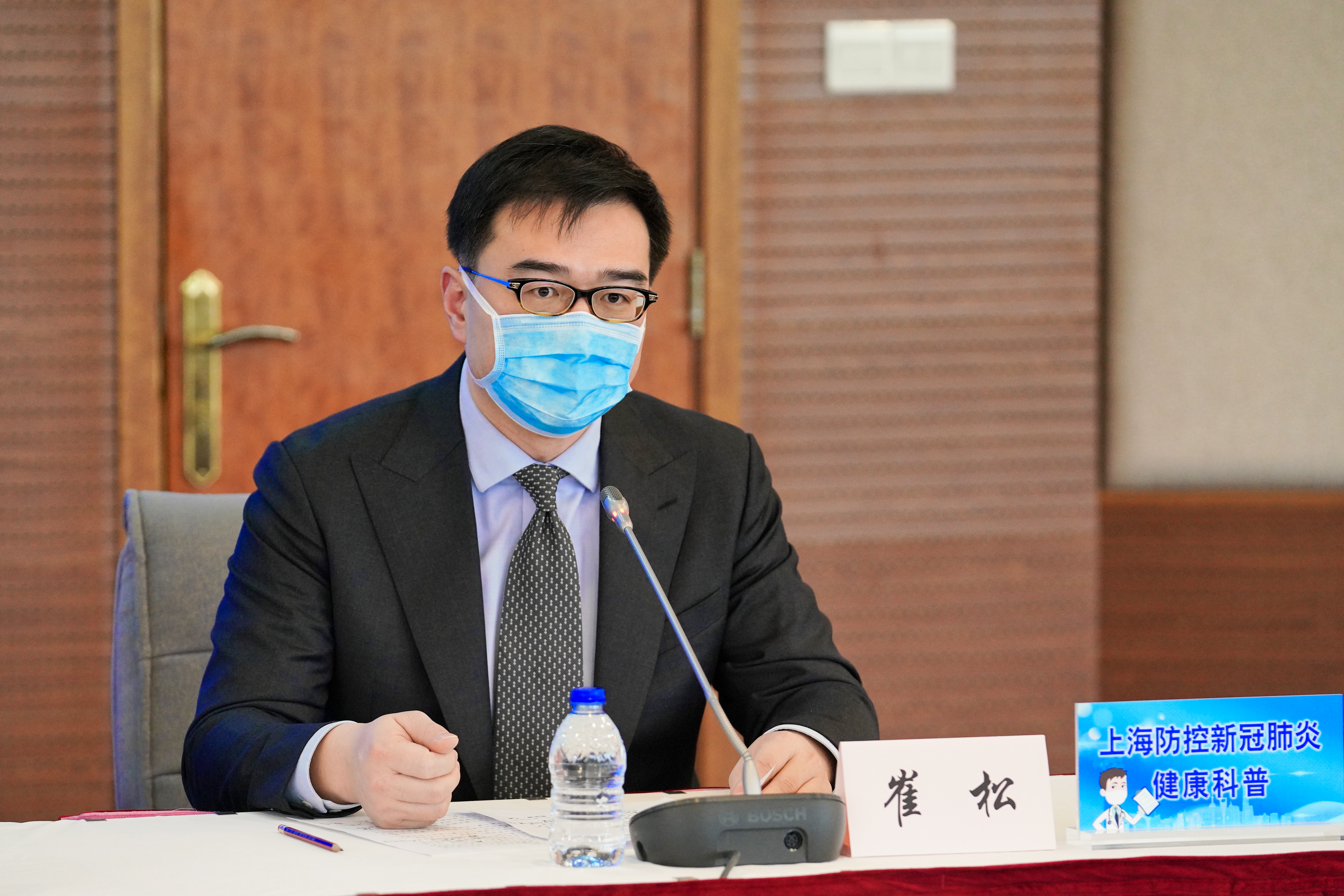 东方网记者程琦,汪伟秋2月21日报道:在今天下午举行的上海市新型冠状