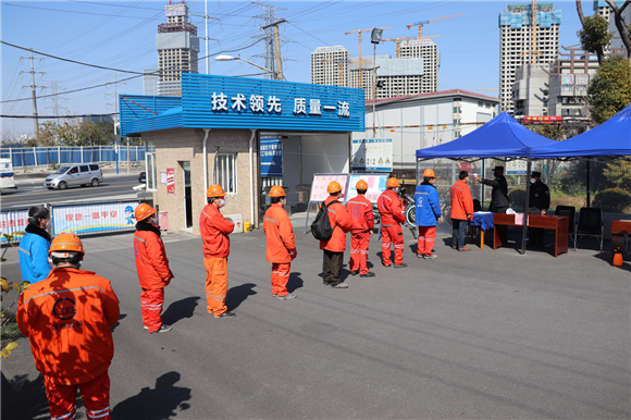 武宁路快速化改建工程复工 工地全封闭管理工人"一人一档"