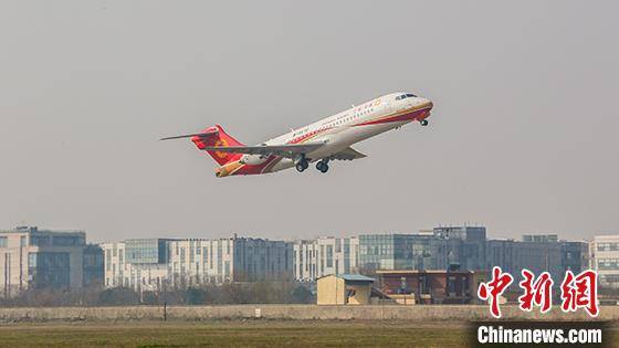 ARJ21飞机131架机在上海大场机场首飞。　中国商飞供图 摄