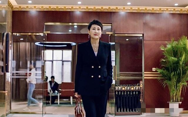 老戏骨张凯丽:嫁地产大亨恩爱24年,北京复式豪宅罕曝光